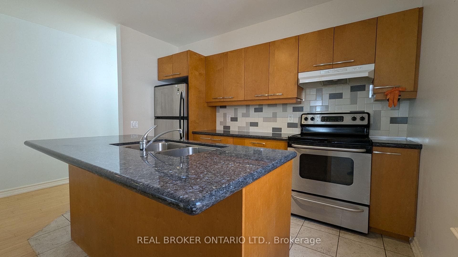 1188 Woodbine Avenue Unit B photo 8