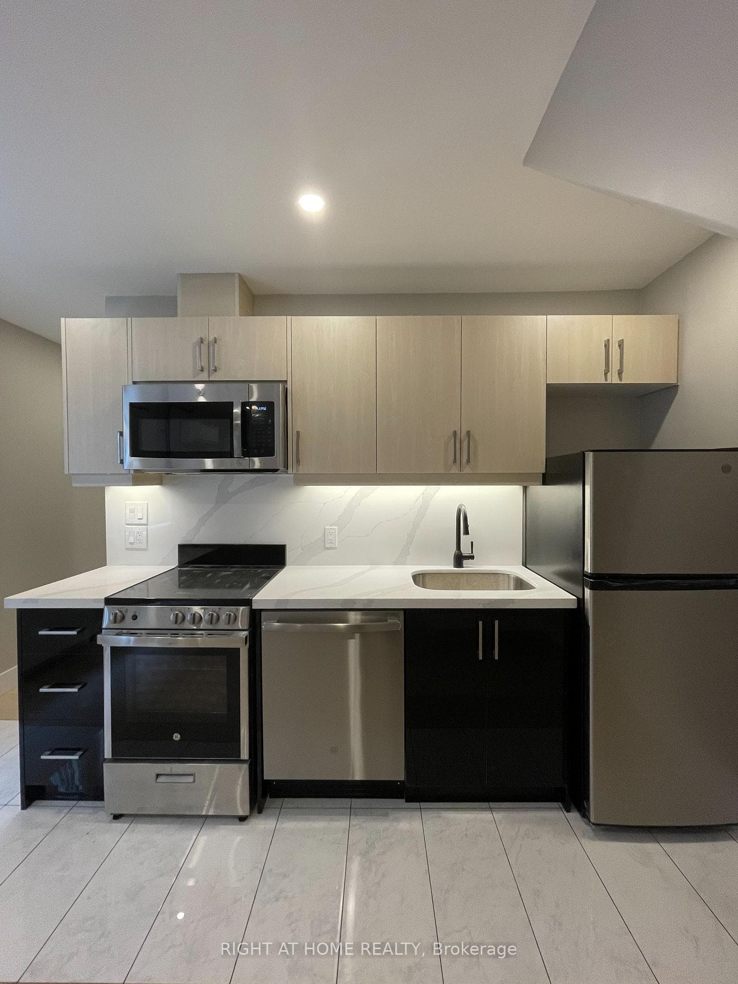 416 Christie Street Unit 1 photo 6