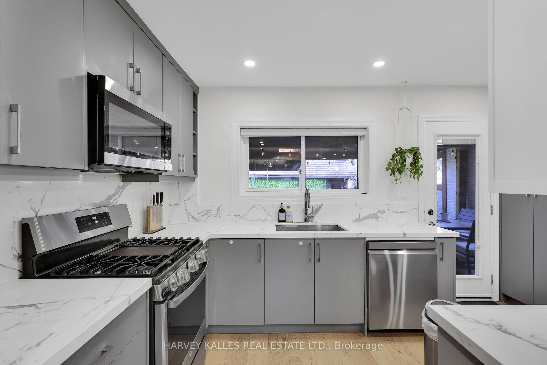 99 Atlas Avenue photo 11