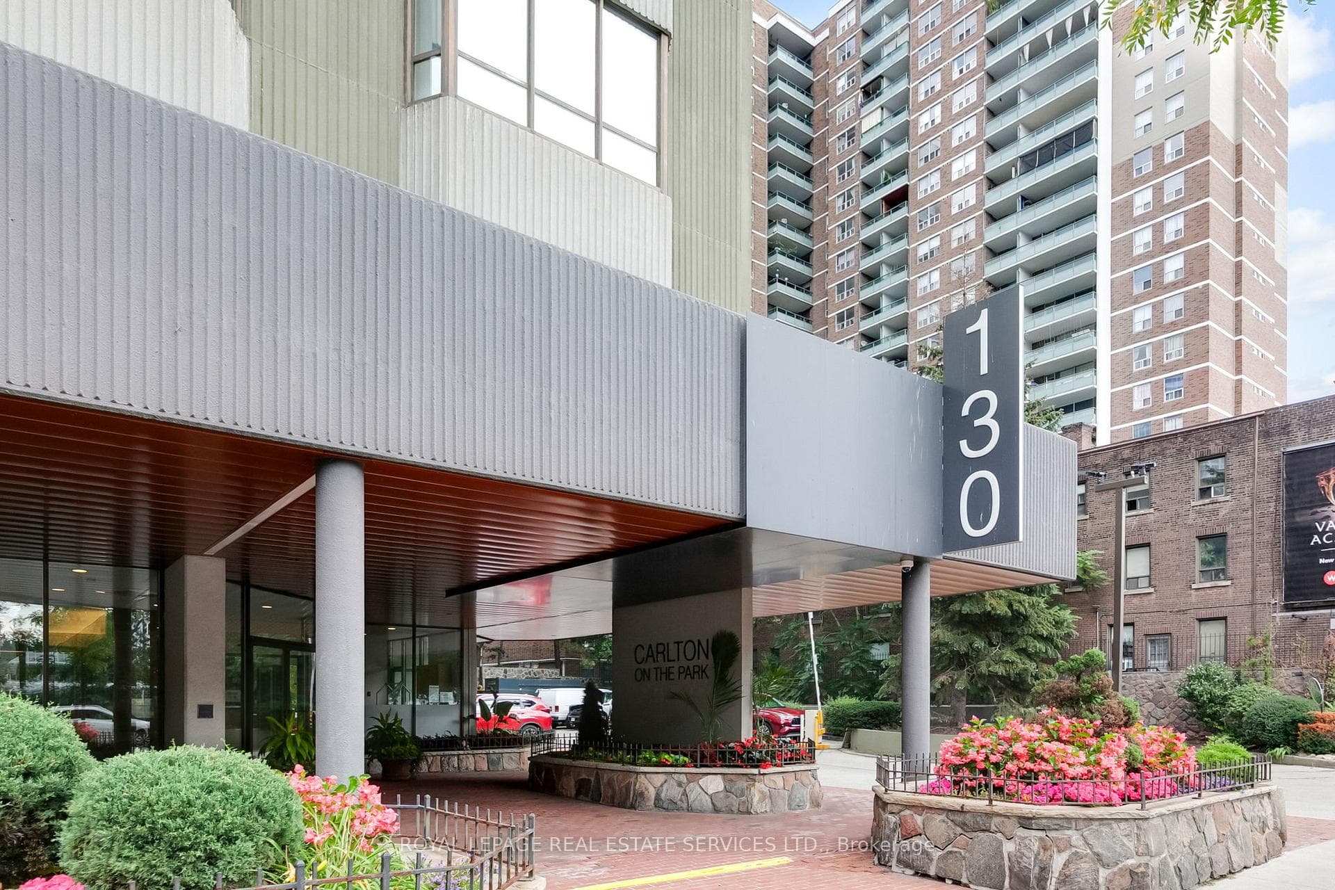 130 Carlton Street Unit 609 photo 3