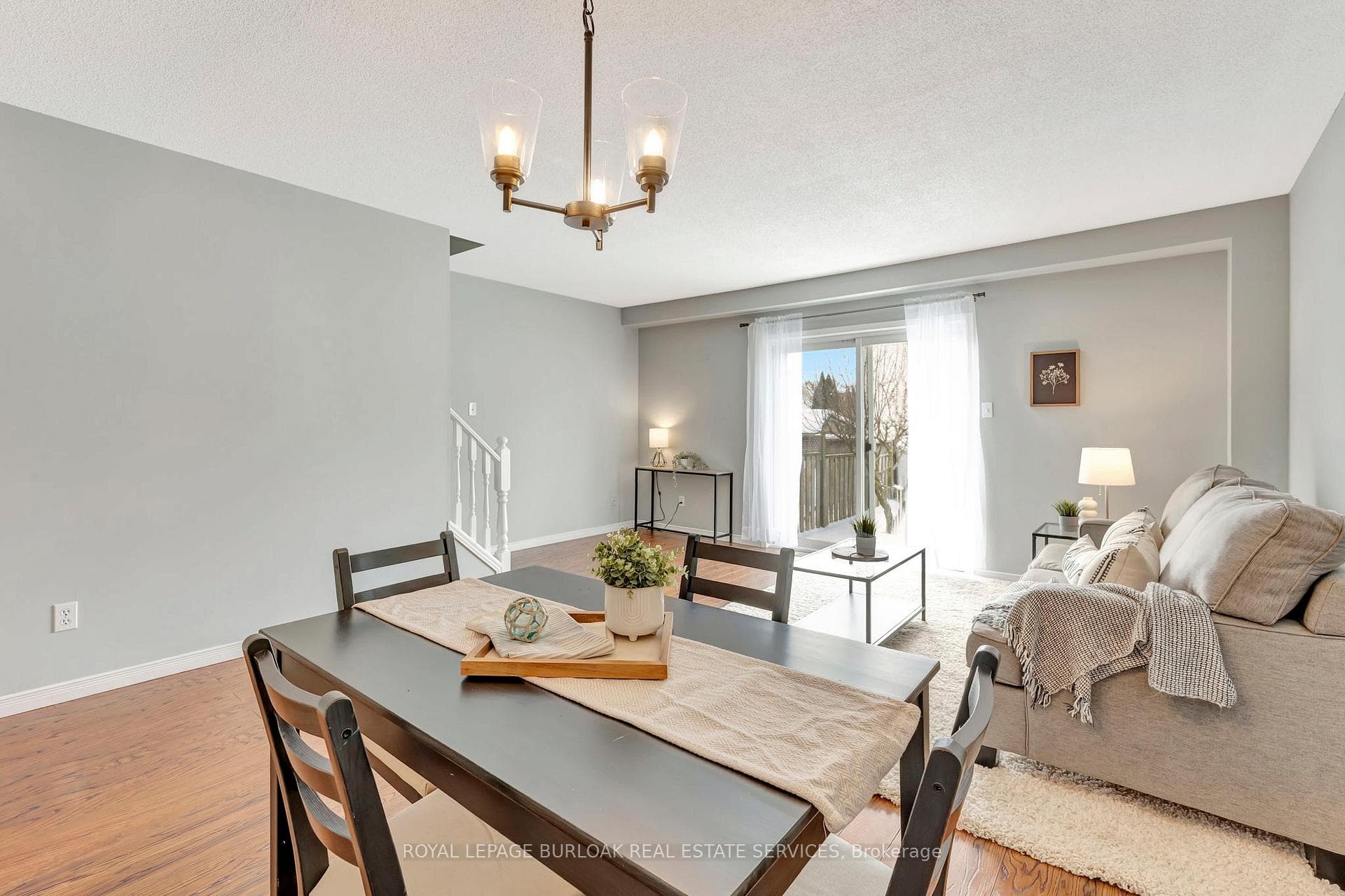 4810 John Street photo 9