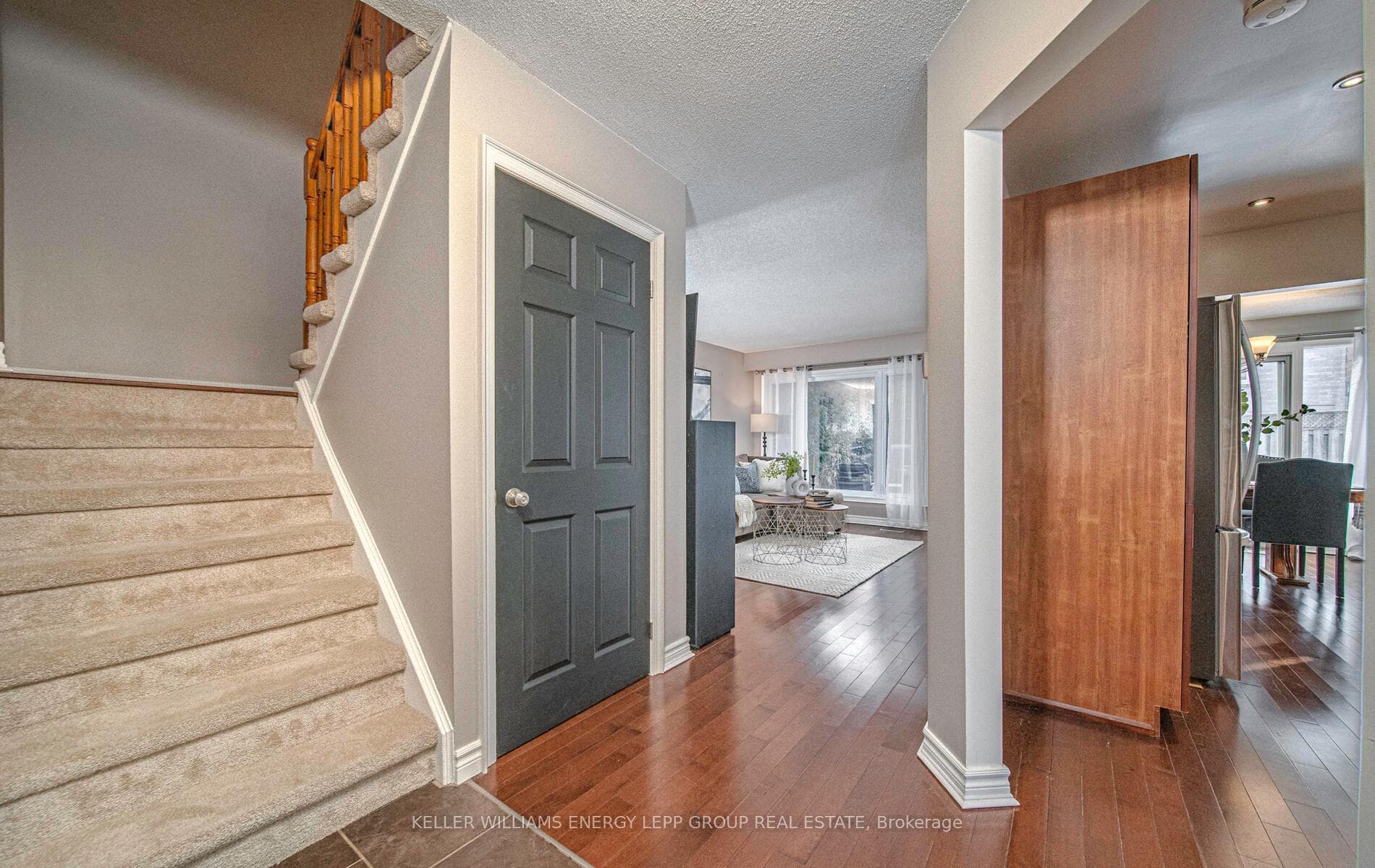 1522 Falconcrest Drive photo 9