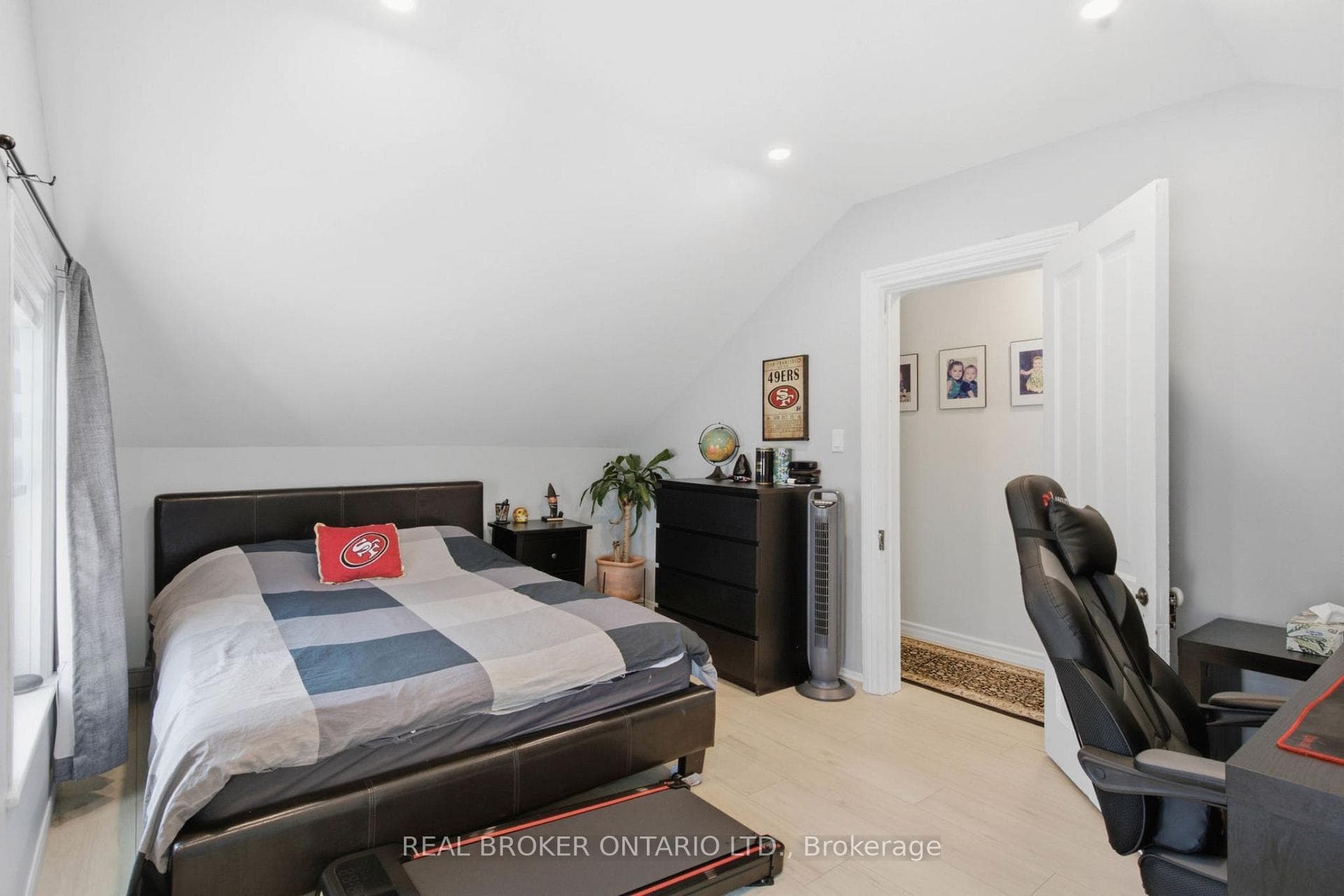 520 Elma Street photo 29