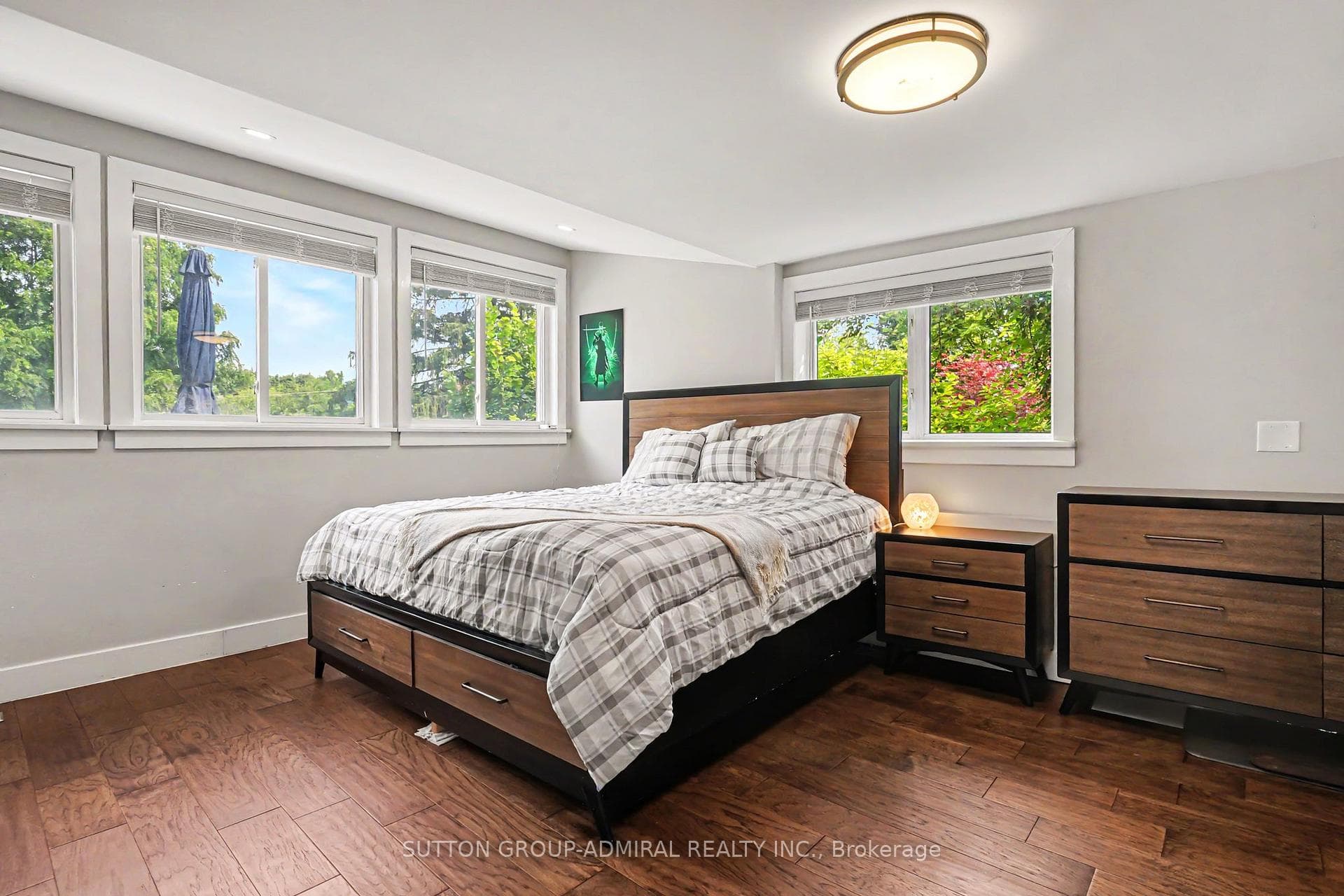 406 Stirling Avenue photo 10
