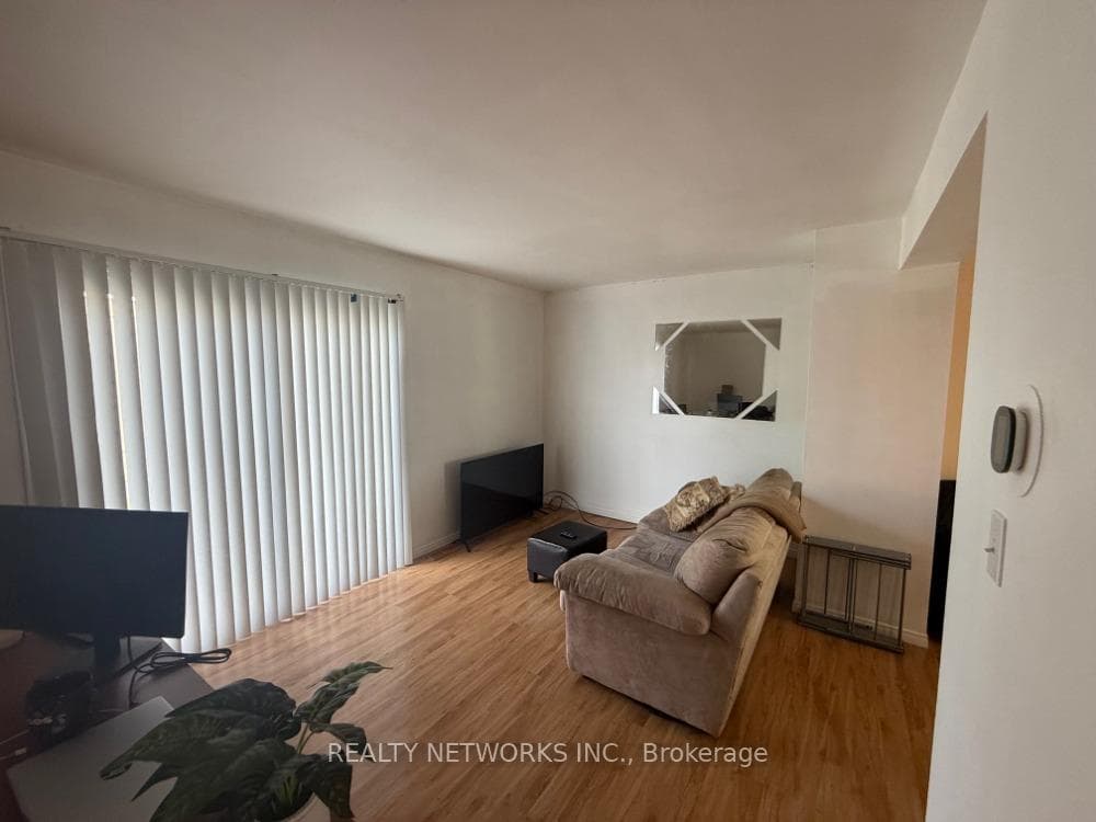 577 College Street Unit 4 photo 4