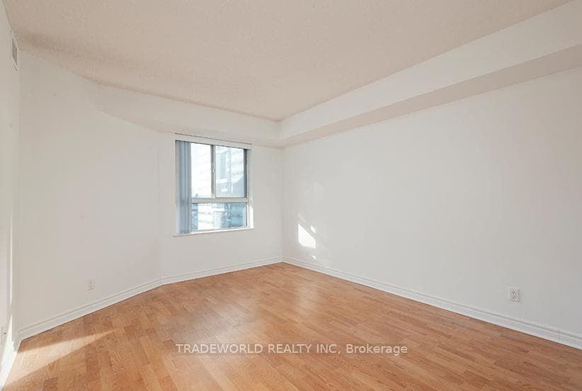 711 Bay Street Unit 1913 photo 7