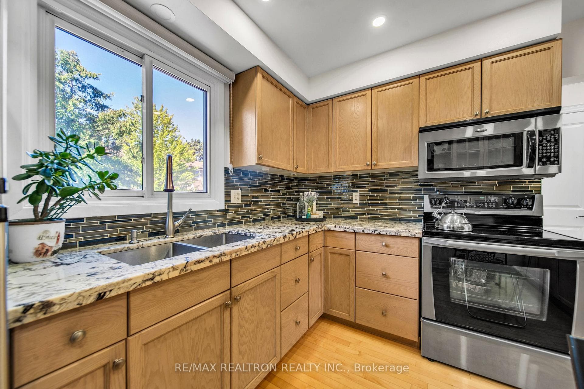 7 Spy Appleway N/A photo 8