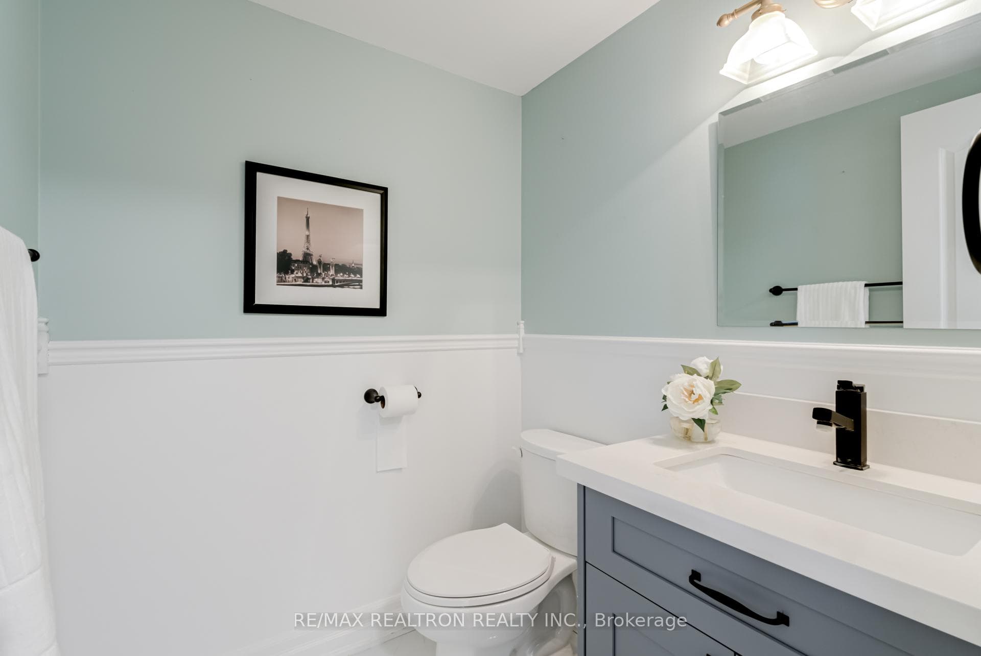 129 Mowat Crescent photo 15