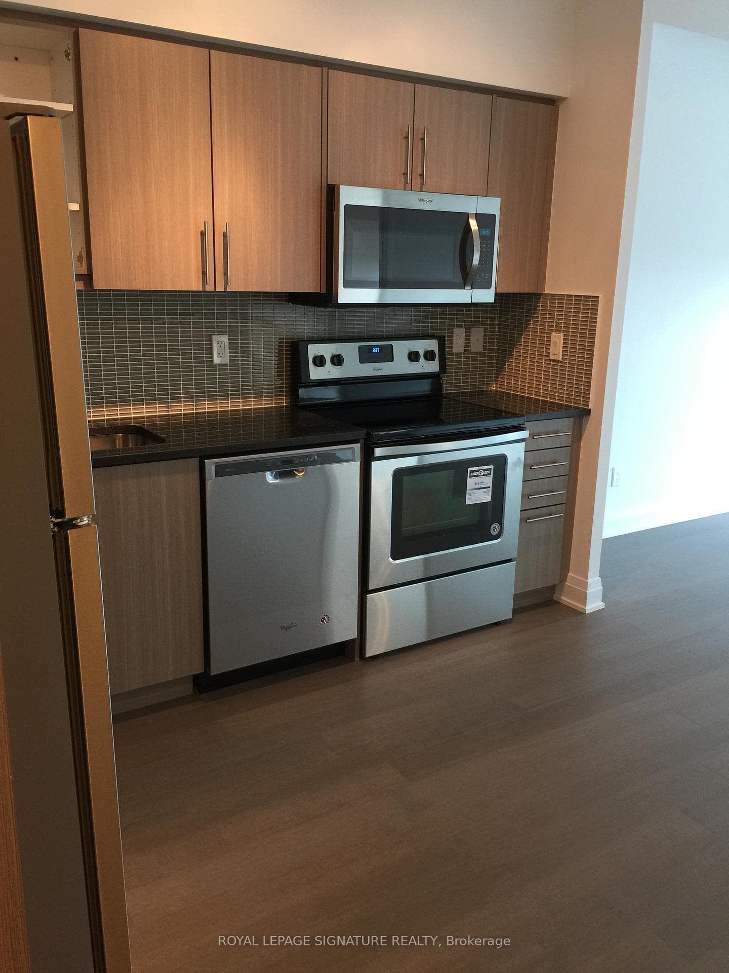 55 Speers Road Unit 913 photo 2