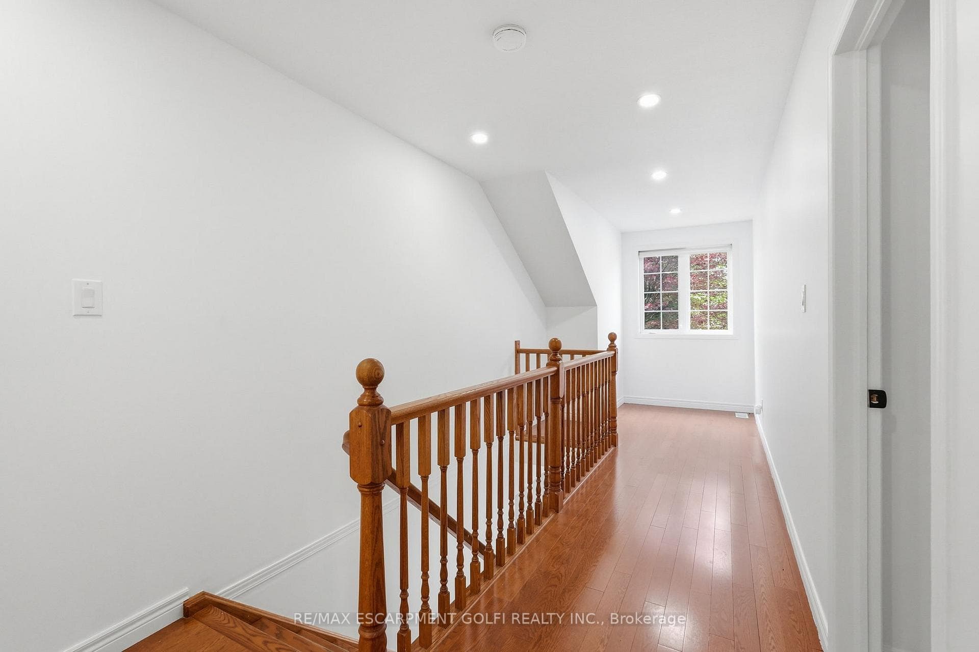 292 THORNCREST Drive photo 24