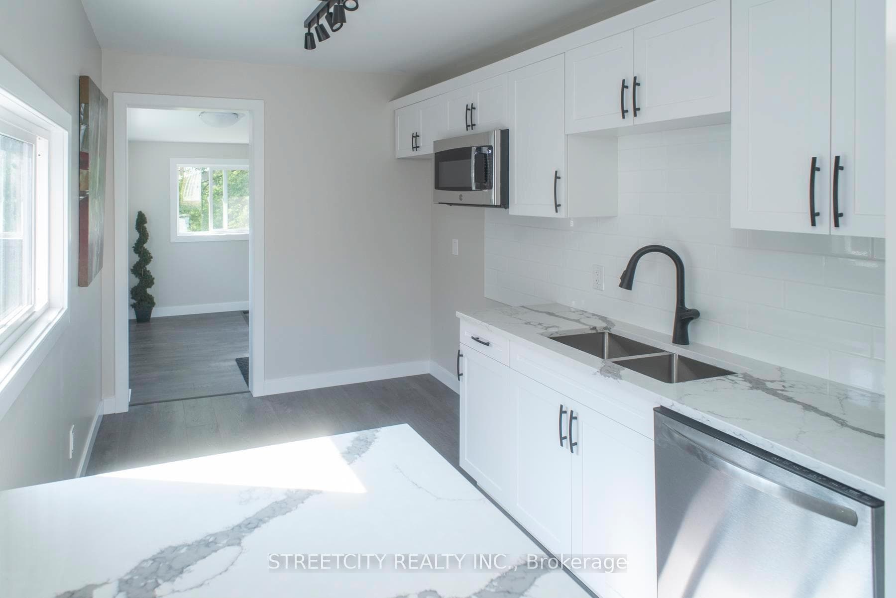 228 Christina Street photo 20