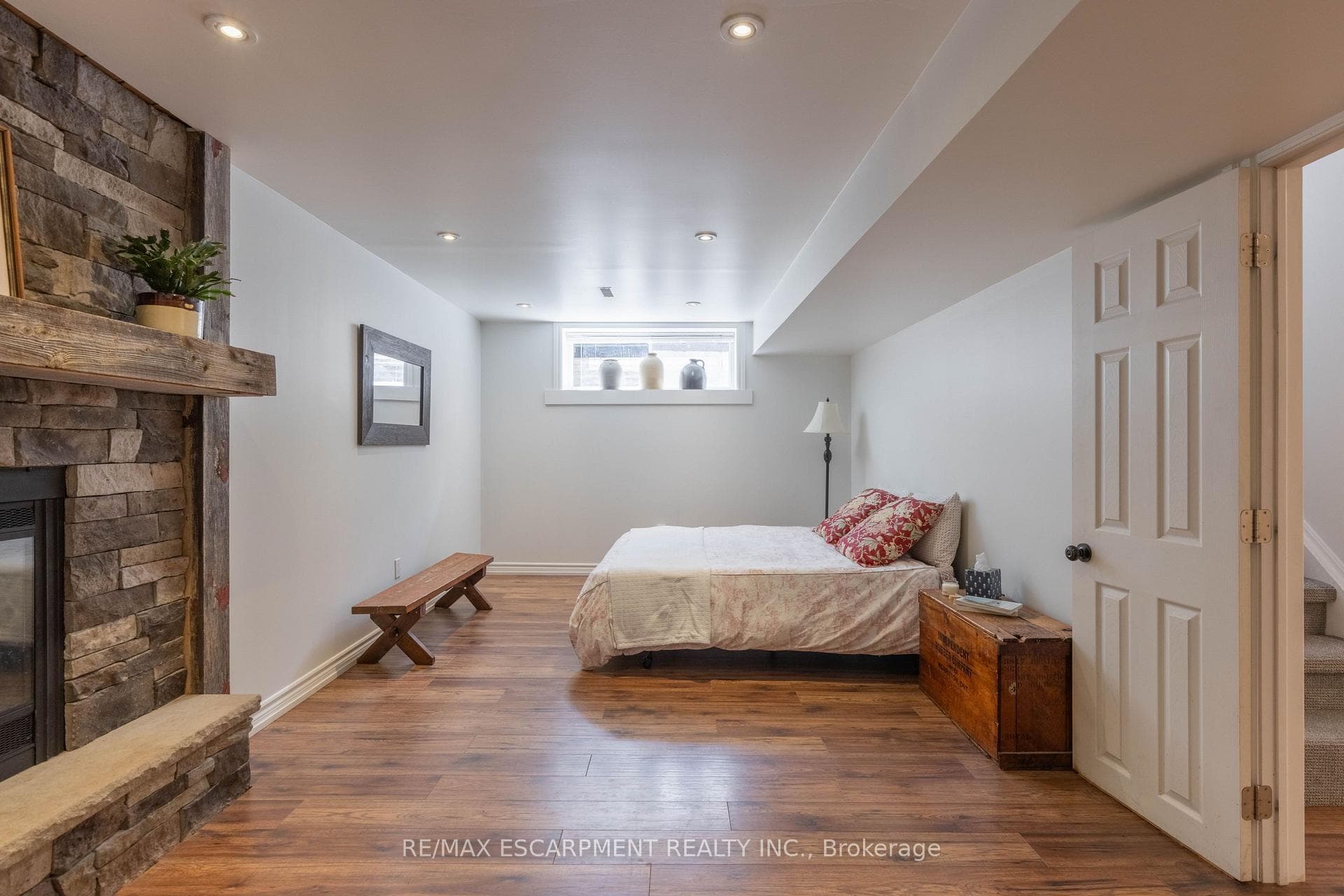 1188 Queens Avenue photo 33