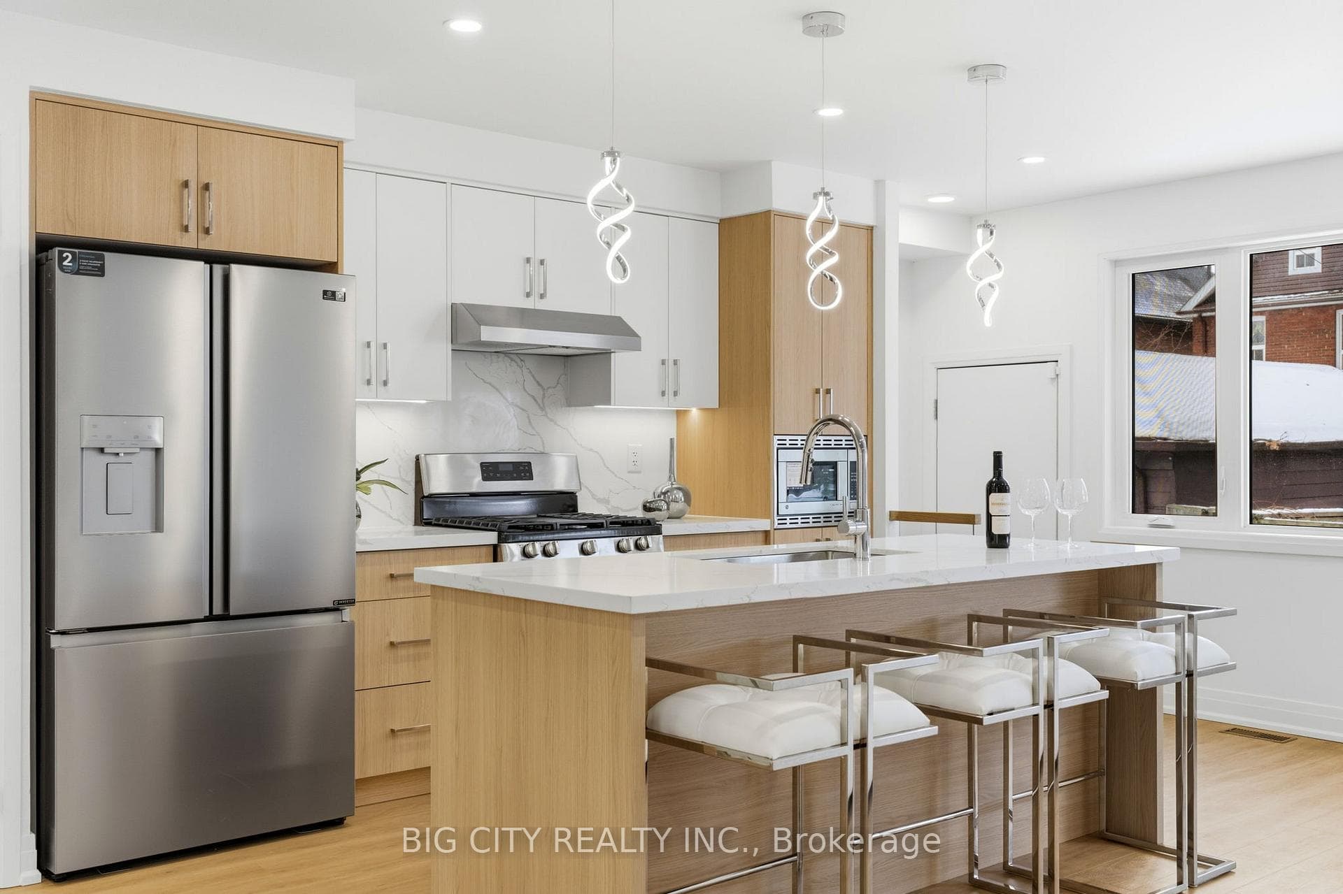 68 Westholme Avenue Unit 4 photo 6