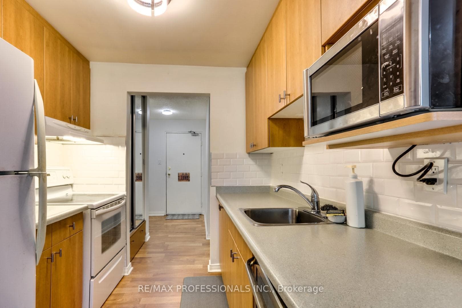 986 Huron Street Unit 108 photo 4