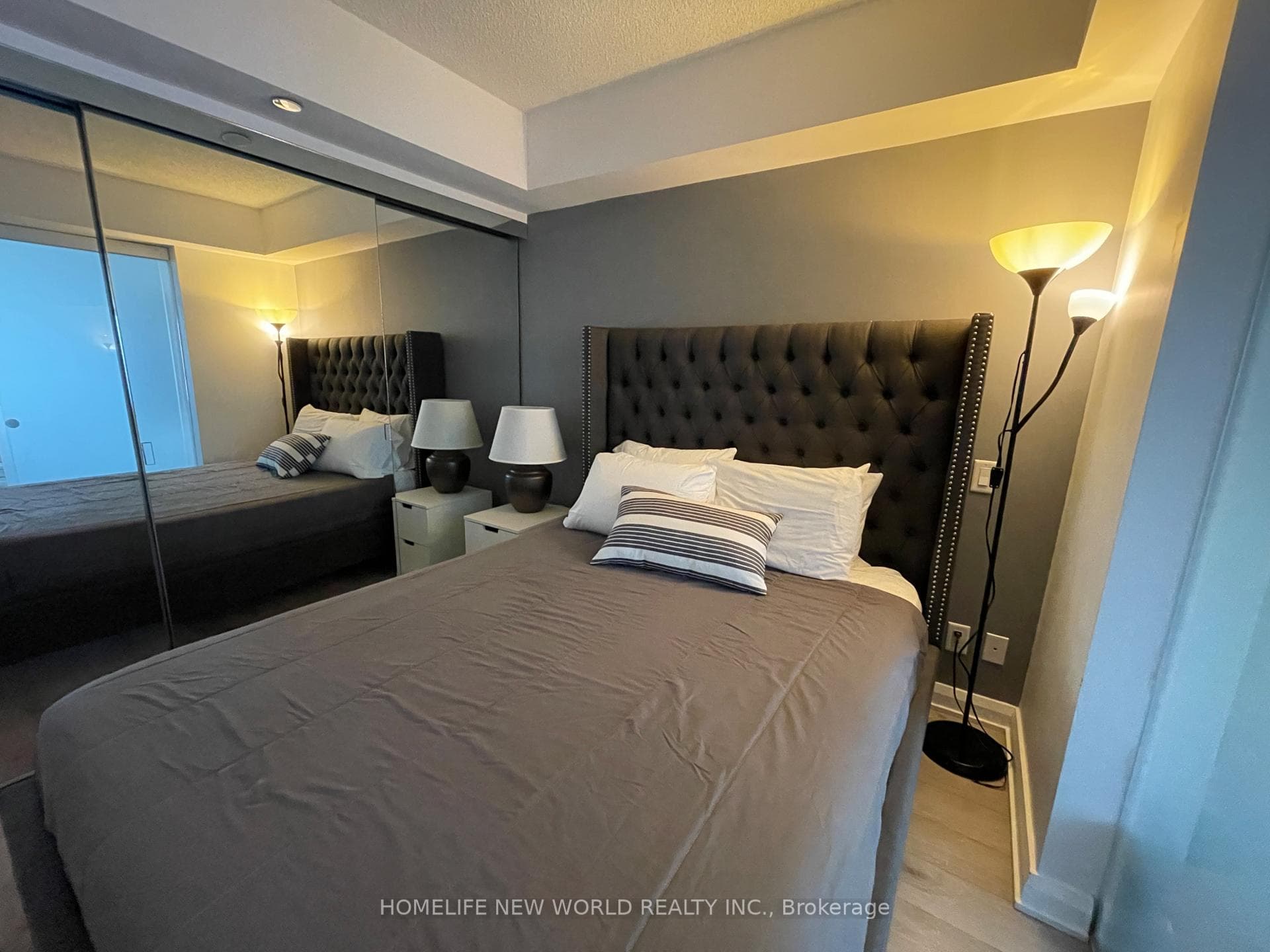 155 Yorkville Avenue Unit 1703 photo 9