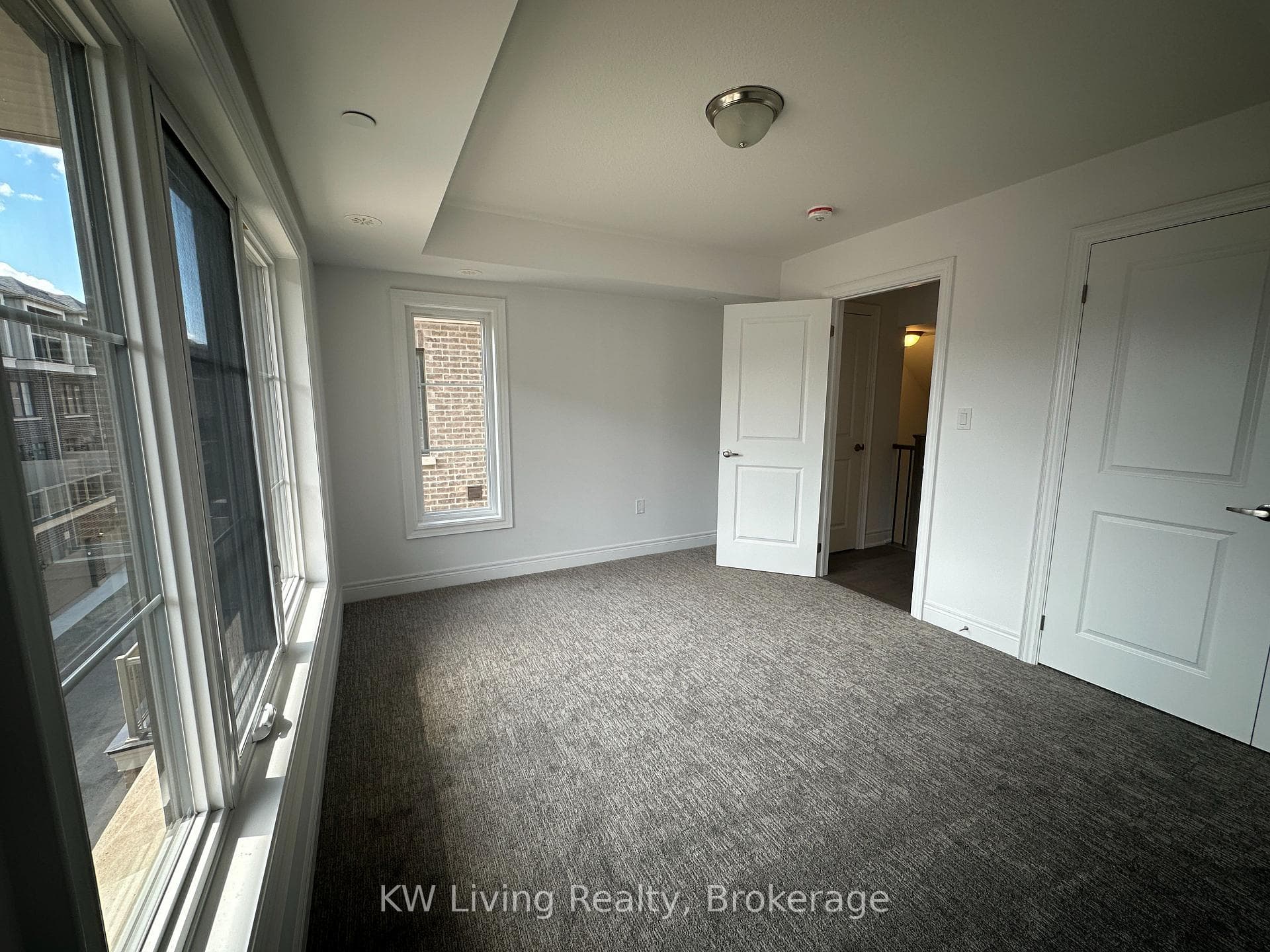 2140 Trafalgar Road Unit 49 photo 13