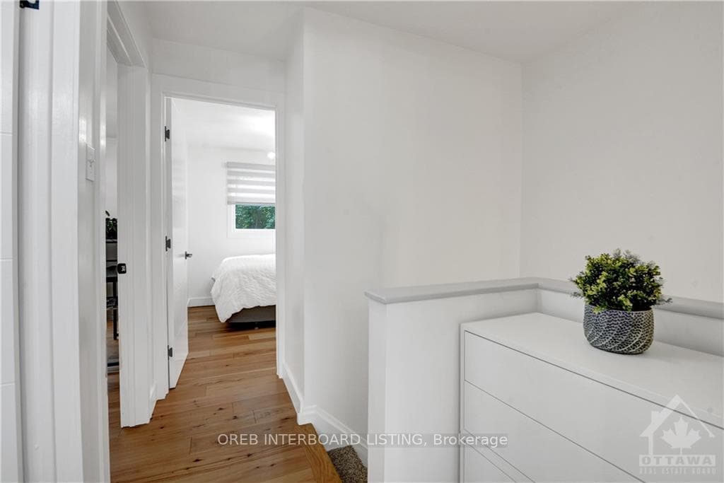 909E ELMSMERE Drive Unit E photo 18