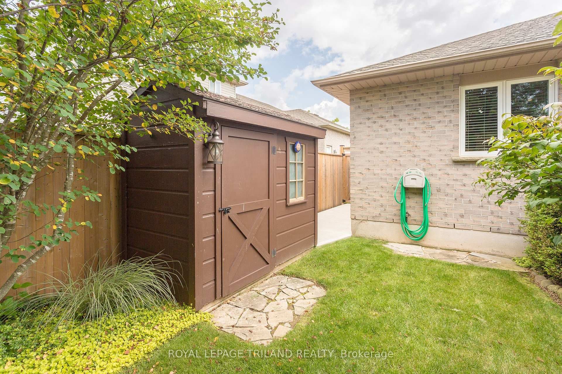 216 Jonathan Way photo 32