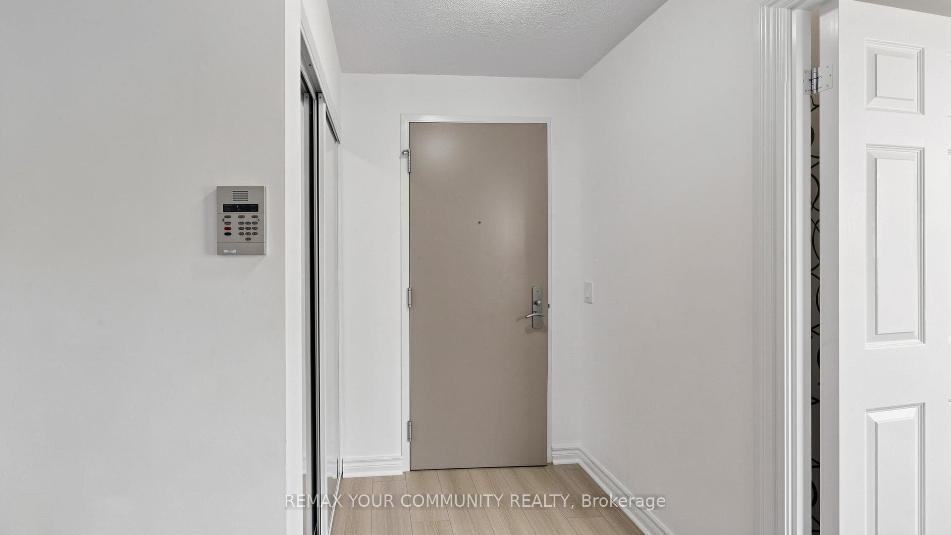 763 Bay Street Unit 2701 photo 4