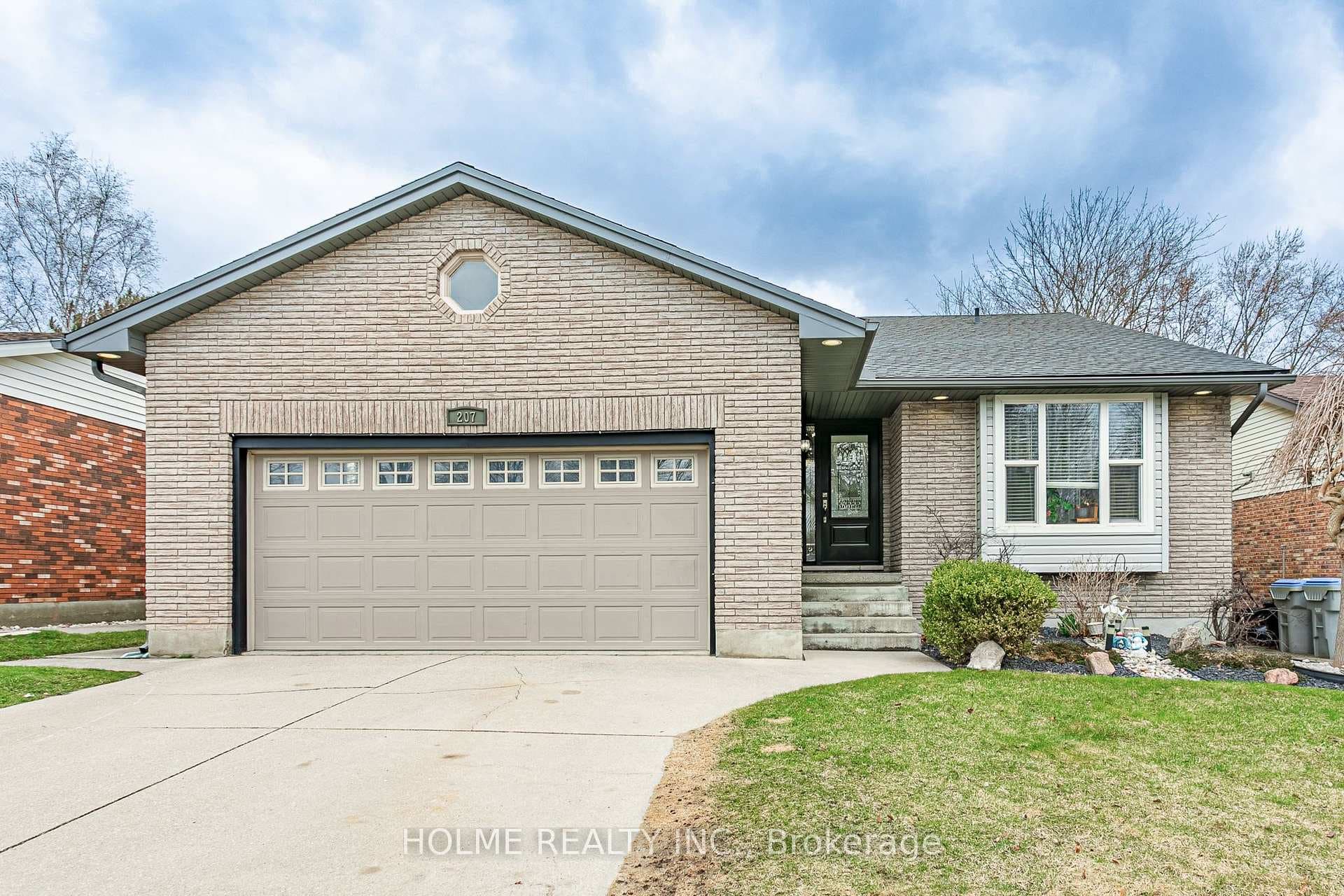 Welcome to 207 Southfield Dr., Strathroy