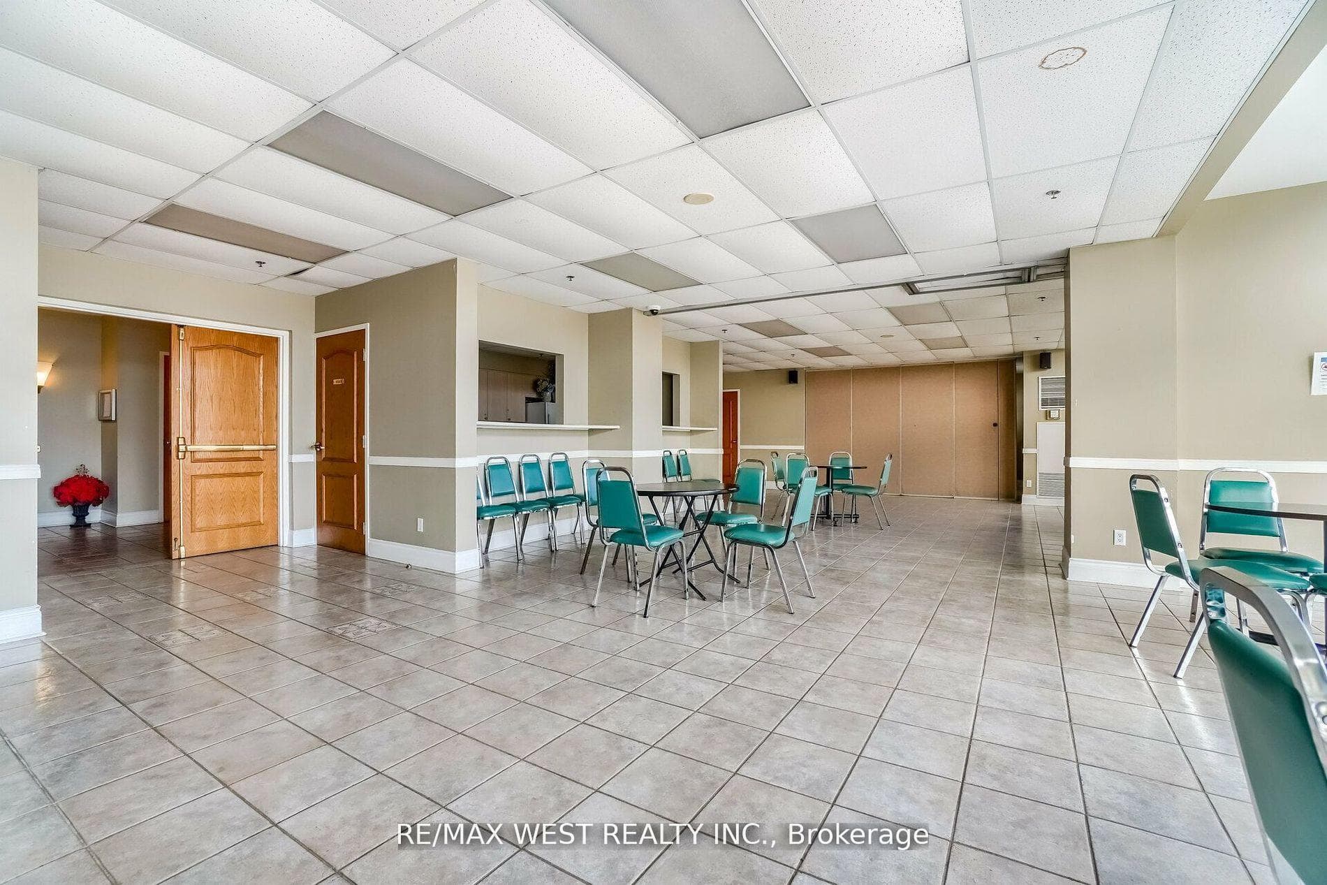 7373 Martin Grove Road Unit 409 photo 18