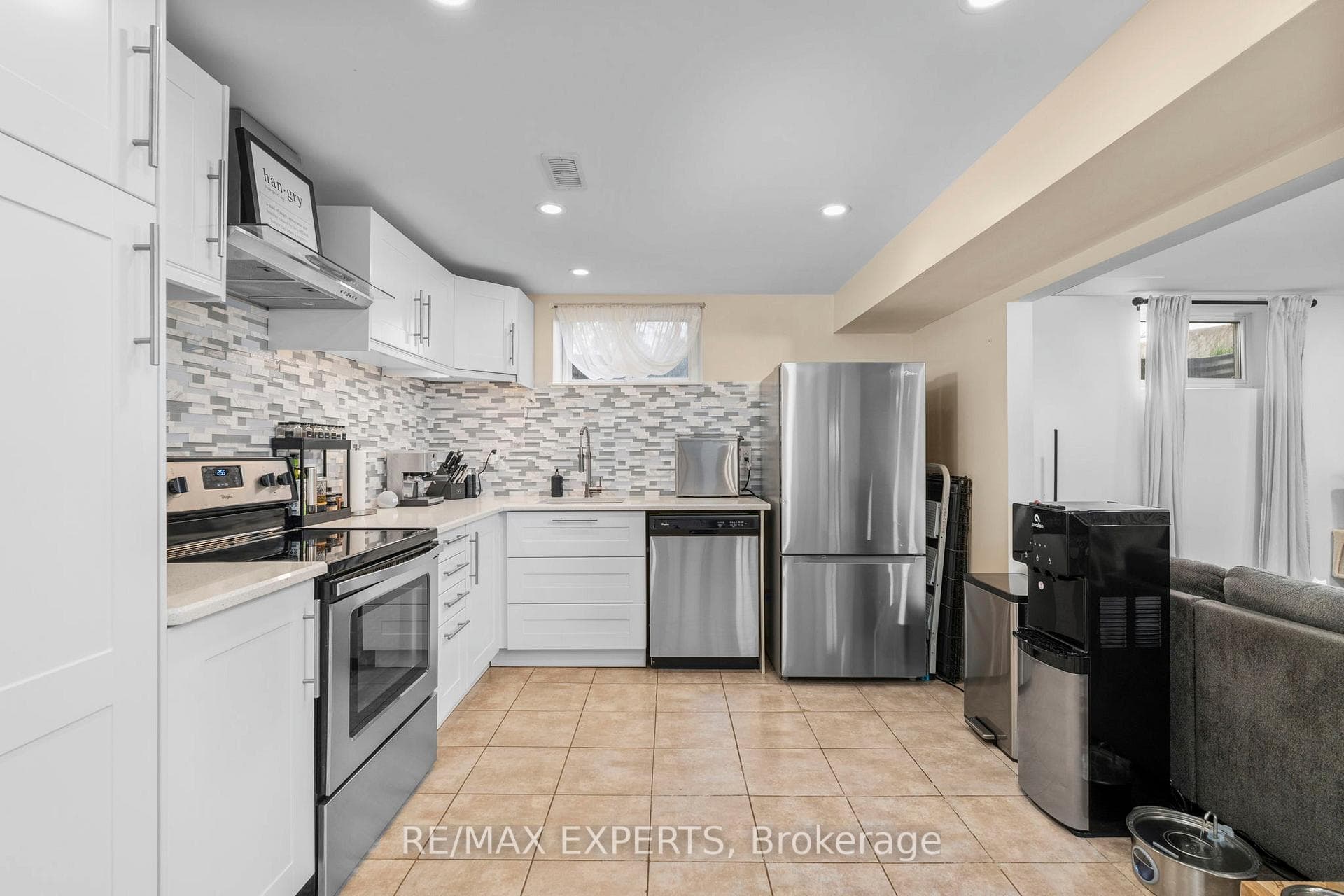 52 Maple Avenue photo 33