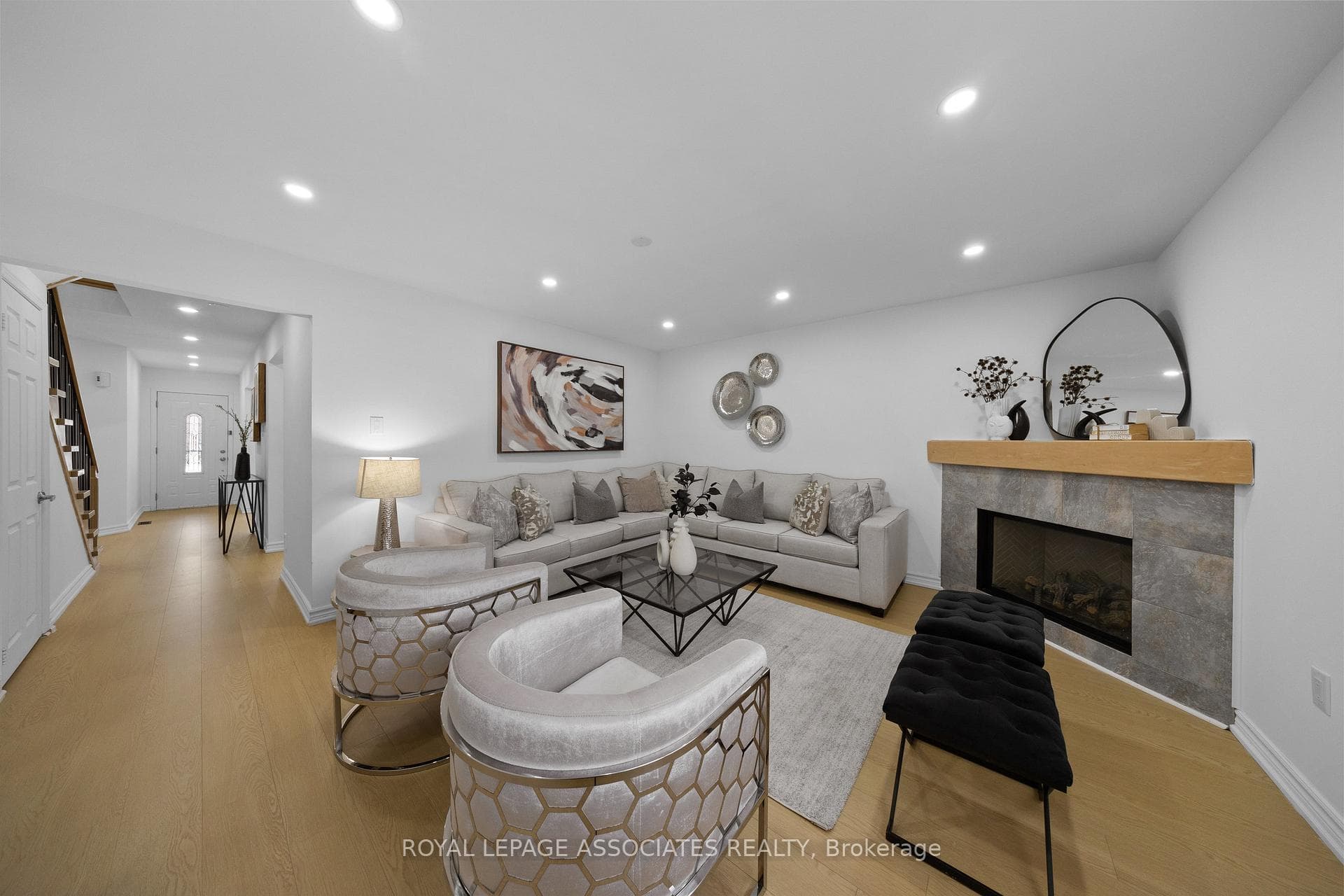 8 Angus Drive photo 10