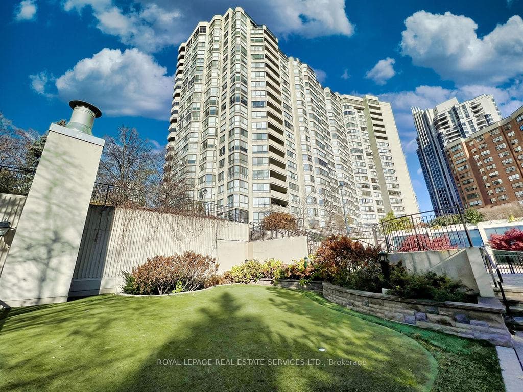 5444 Yonge Street Unit 108 photo 3