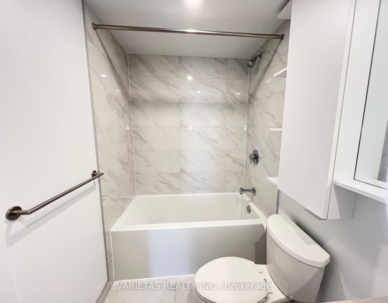 8 Cedarland Drive Unit 610 photo 13