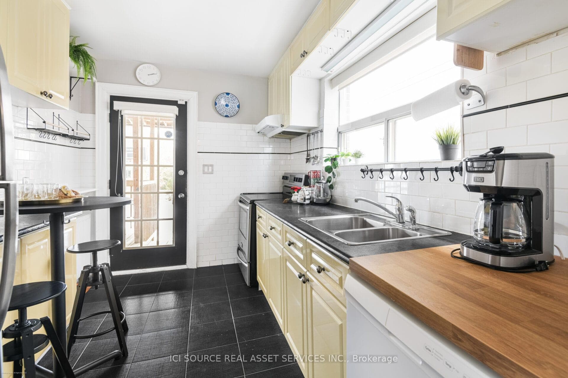 687 Glencairn Avenue Unit Main photo 3