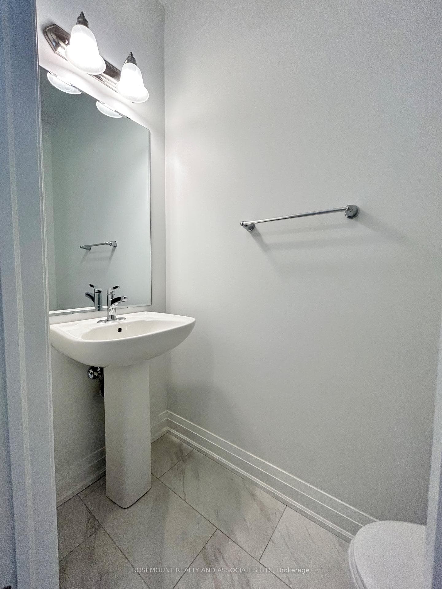 1406 Mockingbird Square photo 17