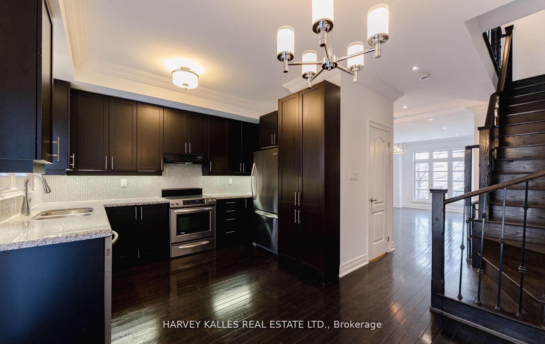 2677A Bathurst Street photo 6