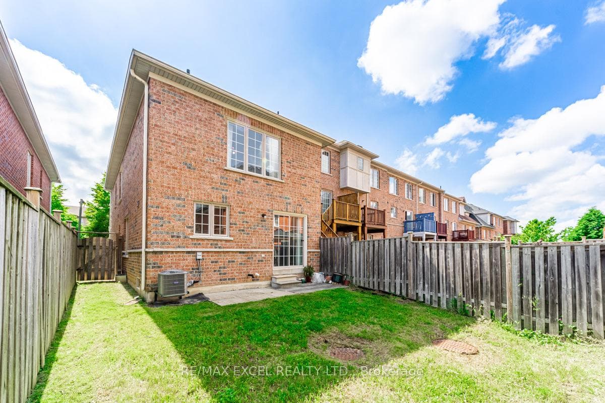 120 Hillwood Street photo 31