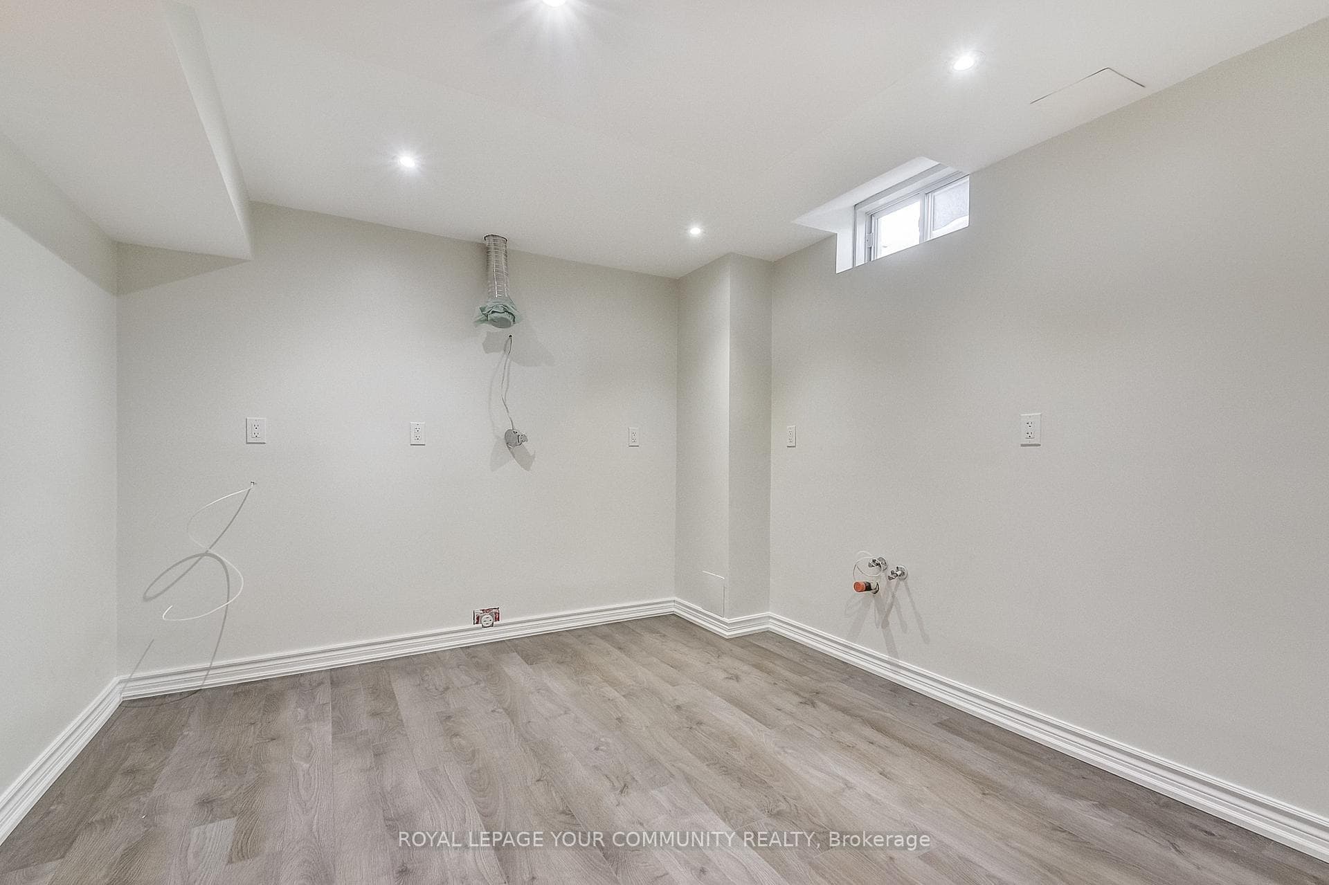 9 Hugo Road photo 43