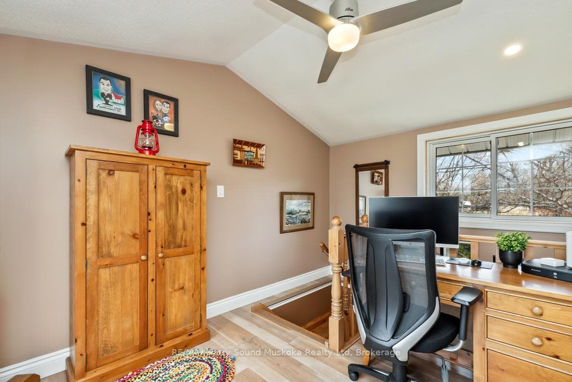 Den/office area (1 of 2)