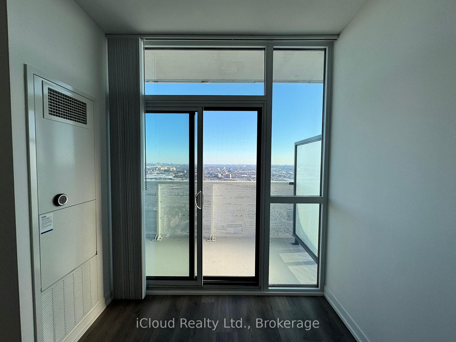 8 Interchange Way Unit 6010 photo 15