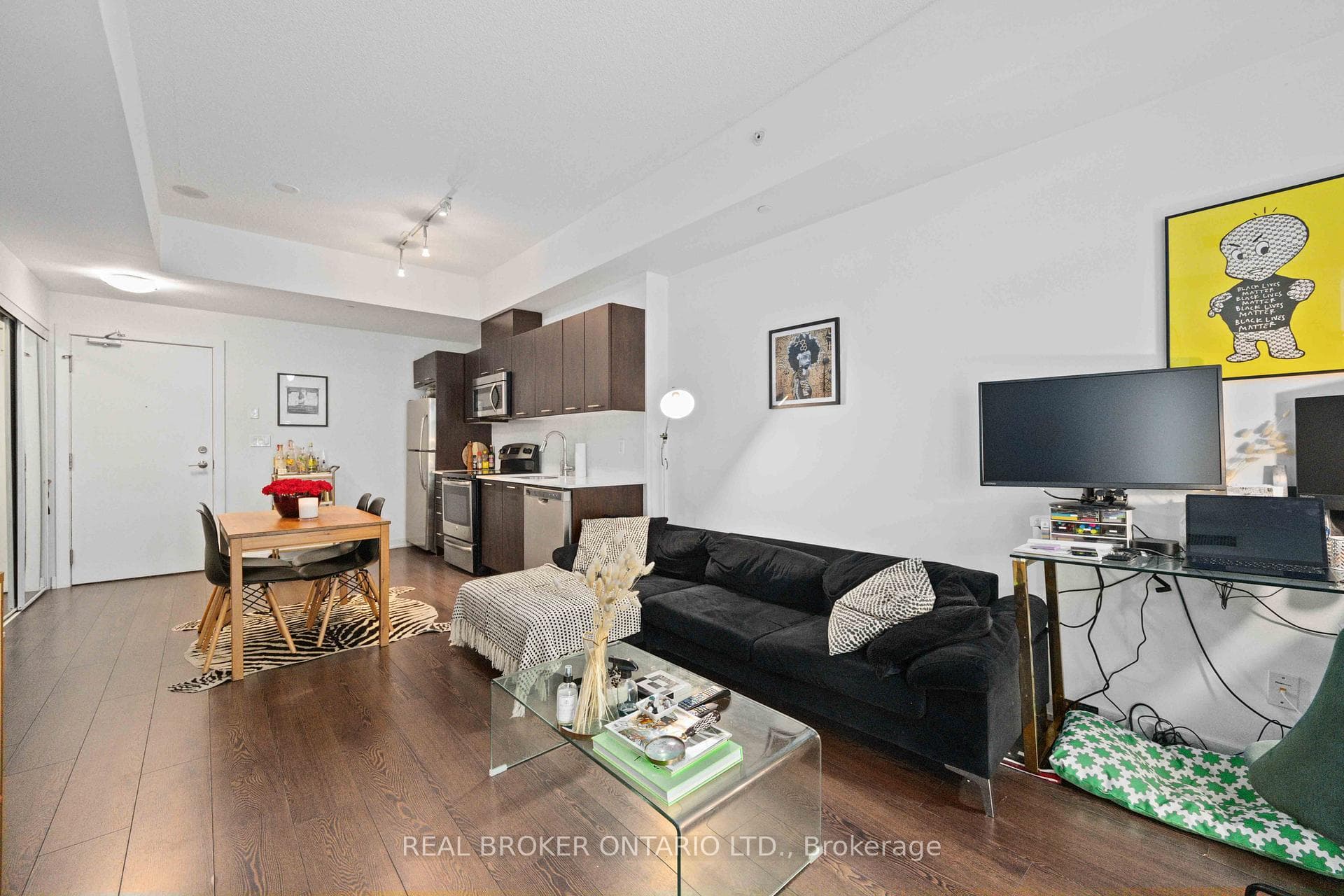 20 Bruyeres Mews Unit 219 photo 3