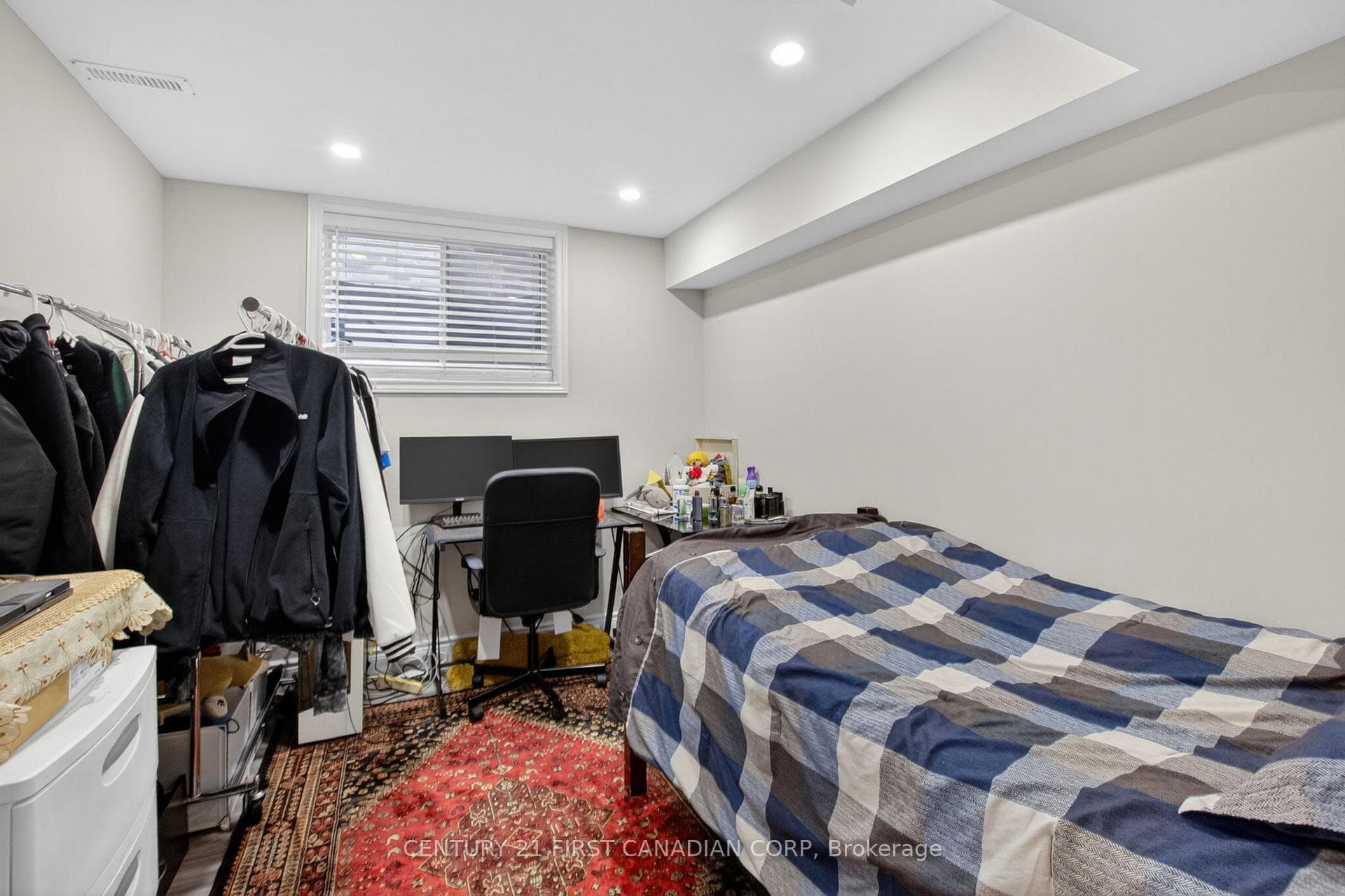 697 Killarney Road photo 32