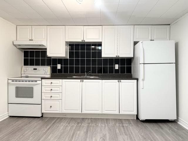 141 Elvaston Drive Unit Lower photo 4