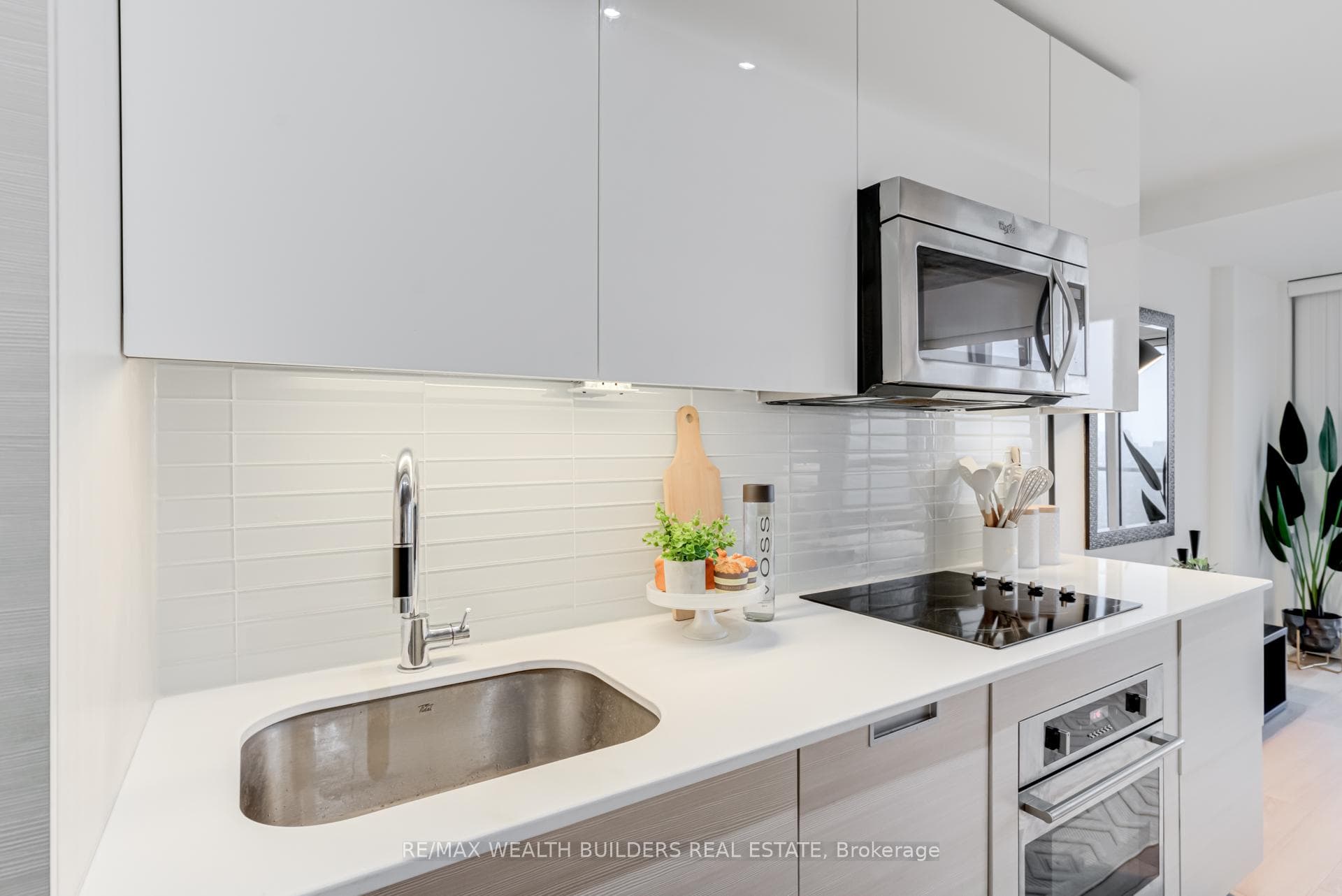 210 Simcoe Street Unit 1706 photo 8