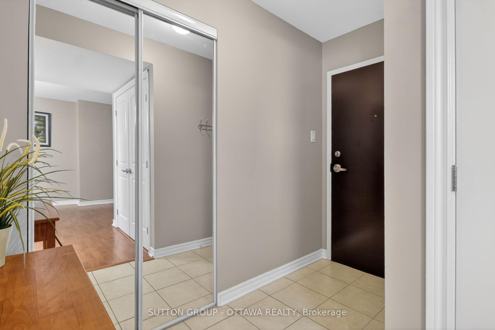 314 Central Park Drive Unit 507 photo 4