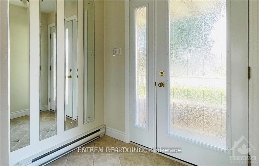 127 Centenaire Street photo 7
