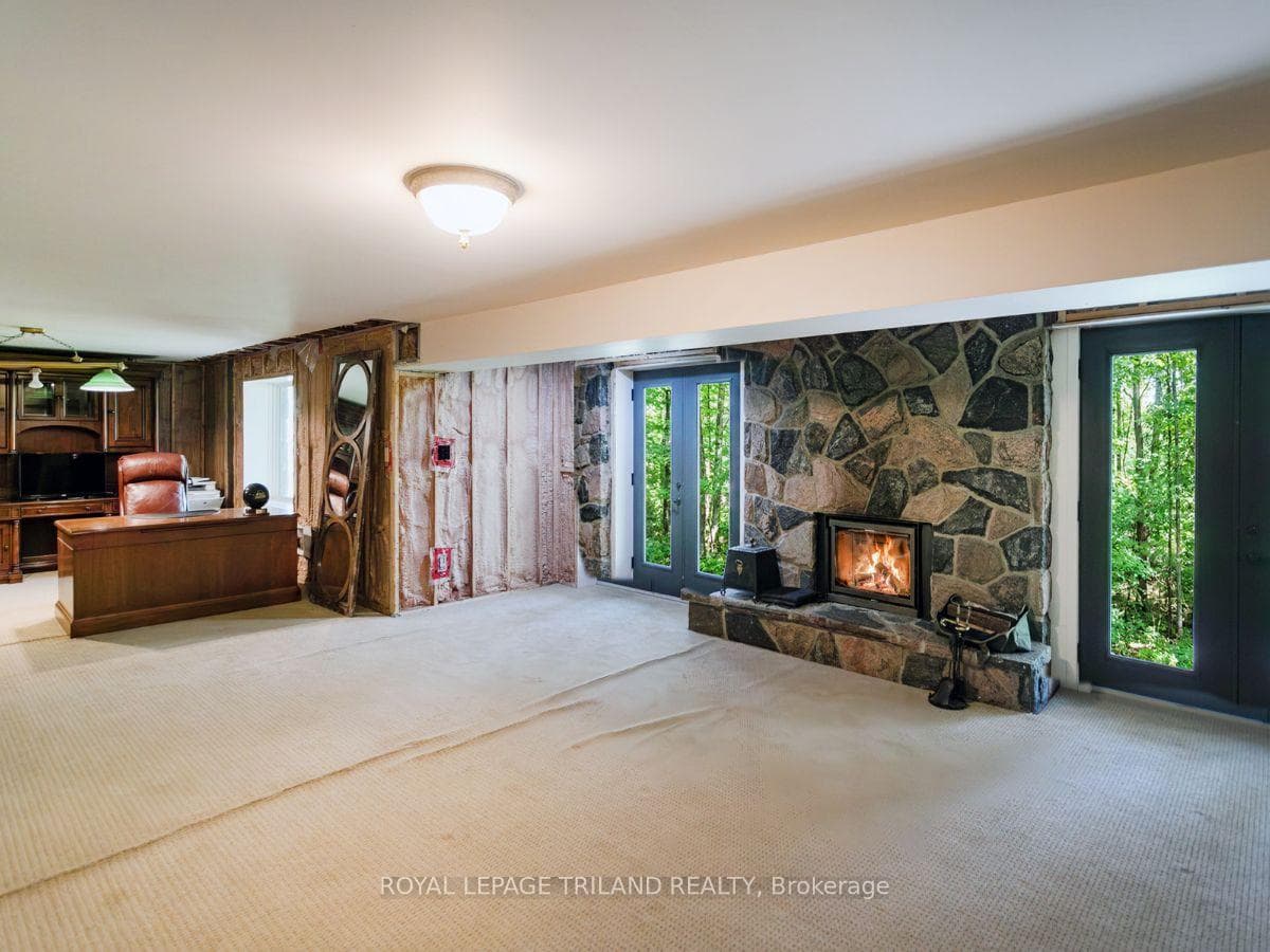 2056 Mockingbird Street photo 25