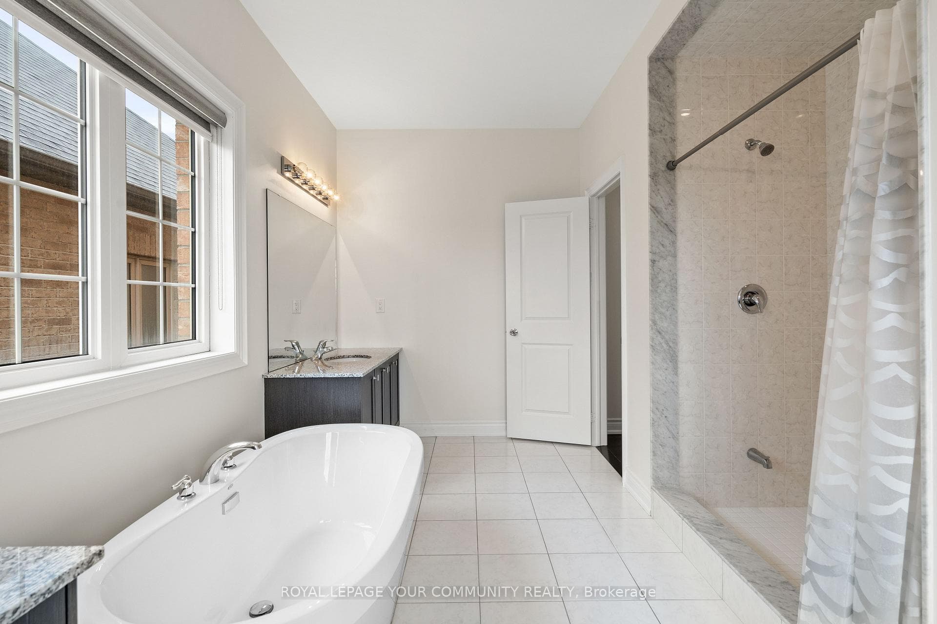 23 Pelee Avenue photo 44