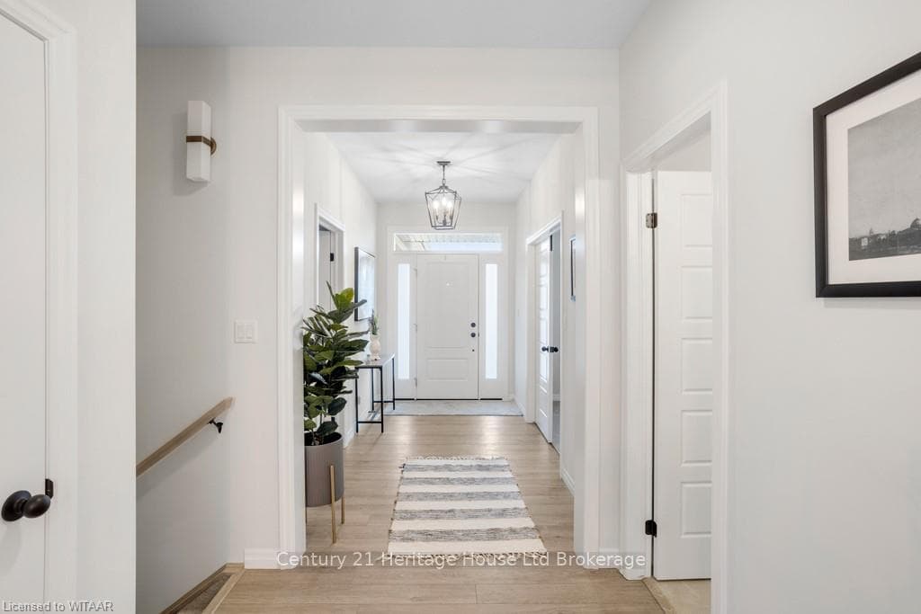 130 LIVINGSTON Drive photo 5