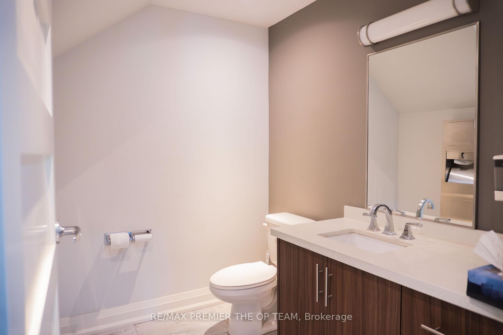 2900 Langstaff Road Unit Full photo 8