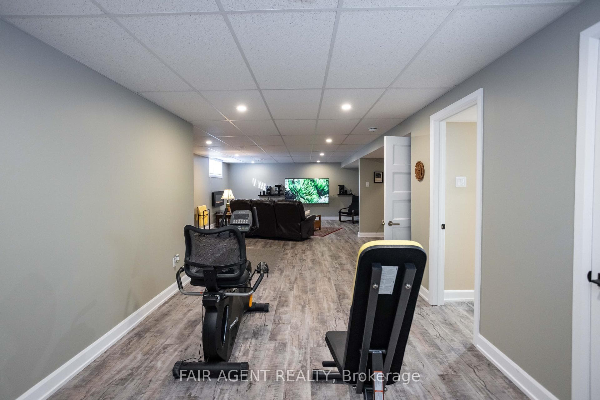 370 Dore Street photo 26