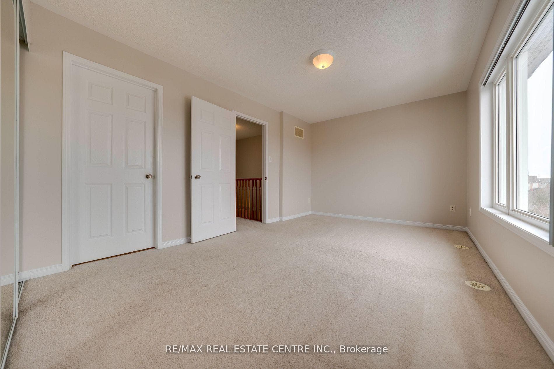 3050 Erin Centre Boulevard Unit 7 photo 16