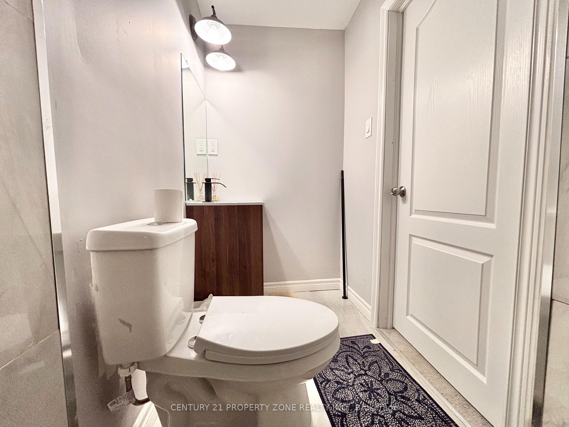 7 MARINA POINT Crescent photo 5