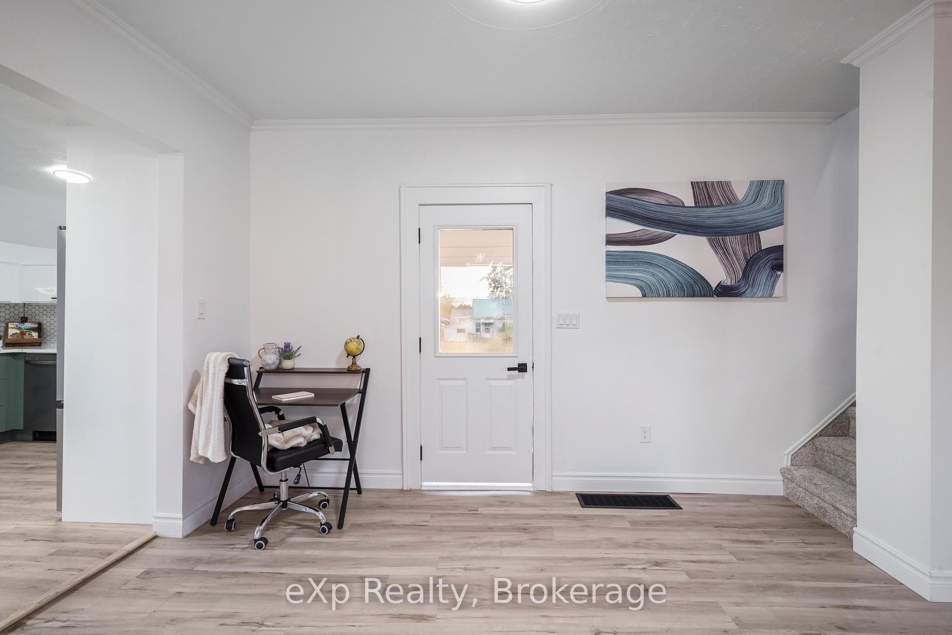 385 Elm Street photo 27